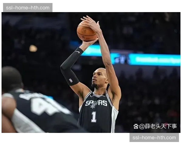 关键时刻的抉择:镜头记录下锡安是否将球传给外线队友的瞬间犹豫 关键时刻的抉择:镜头记录下锡安是否将球传给外线队友的瞬间犹豫